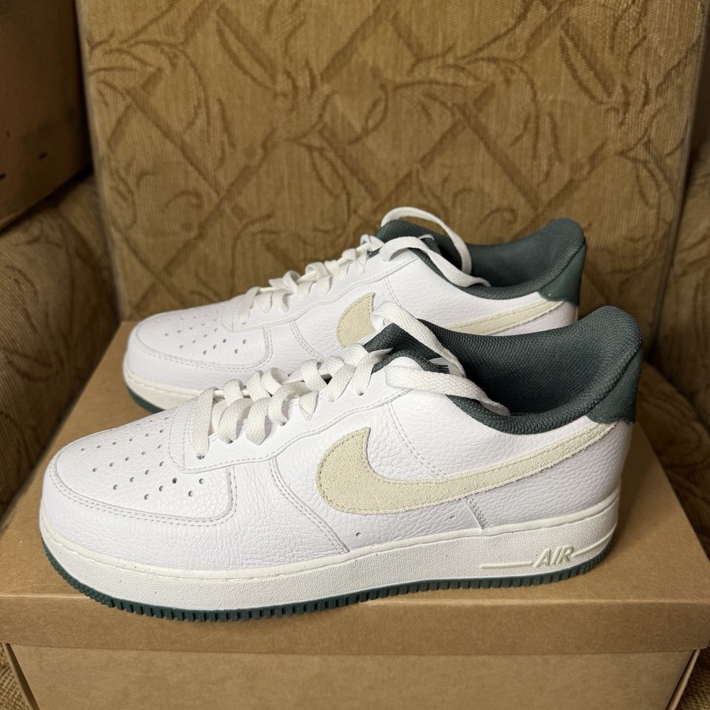 Nike Air Force 1 Low '07 LV8 Vintage Green HF1939-100 Mens Sneakers Size 9.5 New